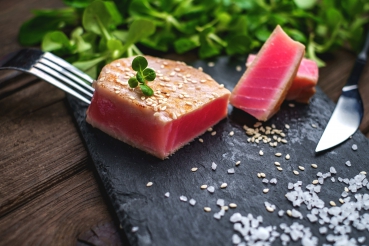 Mariniertes Thunfischsteak