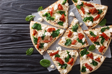 Ziegenkäse-Pizza mit Rahm-Spinat