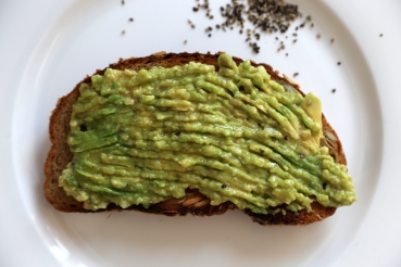 Vollkornbrot mit Avocadocreme