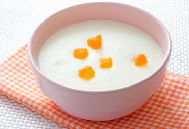 Grießpudding mit Orangen und Mandeln