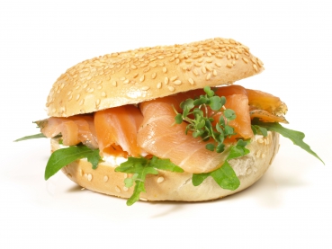 Vollkornbrötchen mit Kräuterquark und Lachs