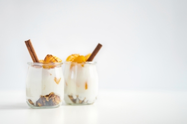 Kiwi-Müsli mit Orangen-Zimt-Joghurt