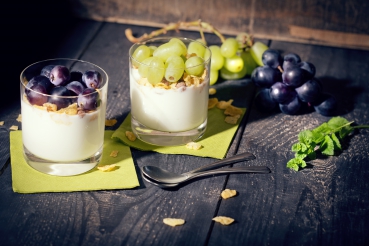 Cornflakes mit Traubenquark