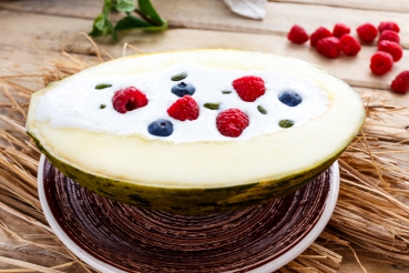 Bunter Himbeer-Melonen-Joghurt