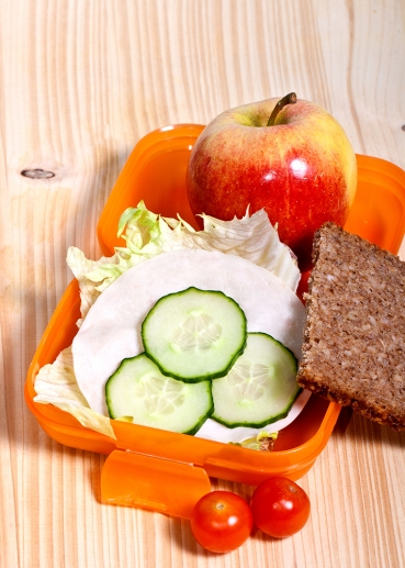 Vollkornbrot mit Putenbrust und Apfel