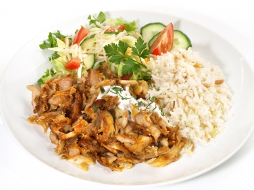 Hähnchengyros mit Gurkensalat und Vollkornbrötchen