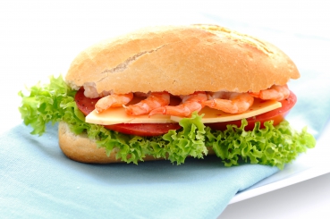 Käsebrot mit Krabben und Mango