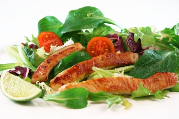 Feldsalat mit Putenbruststreifen
