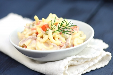 Nudelsalat mit Paprika und Schinken