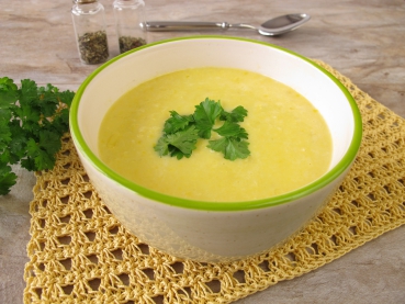 Maiscremesuppe mit Tomatenpumpernickel