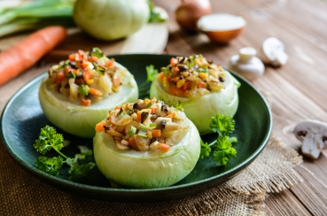 Kohlrabi gefüllt mit Buchweizen-Gemüse