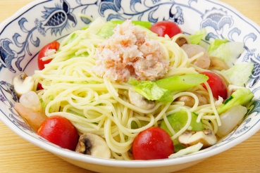 Nudelsalat mit Krabben
