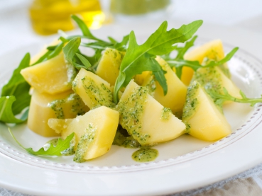 Kartoffelsalat mit Rucola und Tomaten