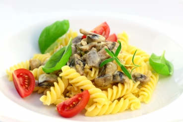 Vollkornnudeln mit  frischen Champignons und Tomaten