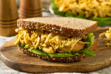 Hähnchen-Curry-Sandwich