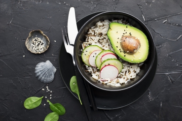 Reissalat mit Avocado