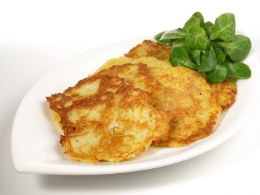 Couscous-Kartoffelpuffer mit Feldsalat