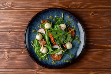 Spinatsalat mit Mozzarella