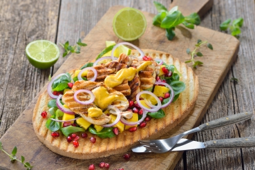 Fruchtiger Feldsalat mit gebratener Putenbrust