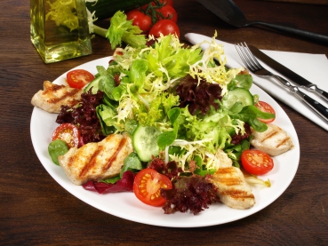 Blattsalat mit gebratenen Putenbrust-Streifen