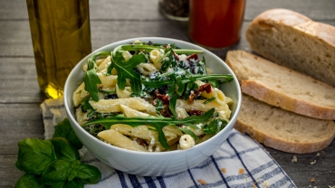 Gemüse-Nudelsalat mit Rucola