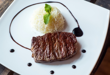 Kalbsteak mit Birnen- und Orangenfilets