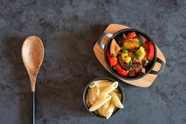 Ratatouille mit Spinat-Käse-Nudeln