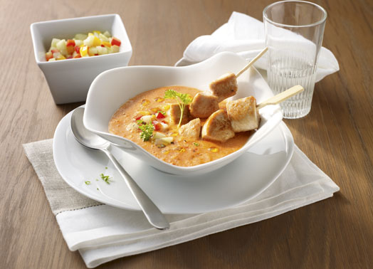 Putenwürfelspieße in Gazpacho