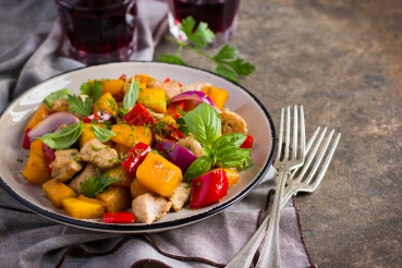 Hähnchensalat mit Äpfeln und Kürbis
