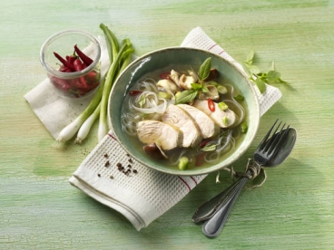 Geflügelbrühe mit Glasnudeln und Shiitake