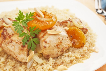 Putenragout mit Zwiebeln, Dörr-Aprikosen und Zimt