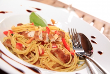 Linguine mit geröstetem Knoblauch, Limette und Pute