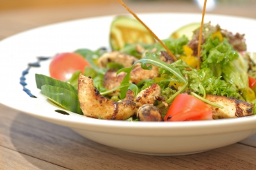 Puten-Kräutersalat mit Kirschtomaten