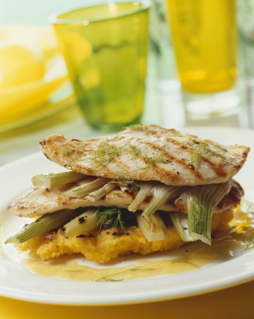 Gedämpfte Hähnchenbrust mit Fenchel und Möhre