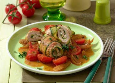 Putenröllchen mit Zucchini ummantelt