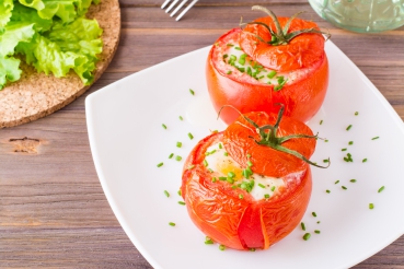 Gefüllte Grill-Tomaten mit Hähnchen und Couscous