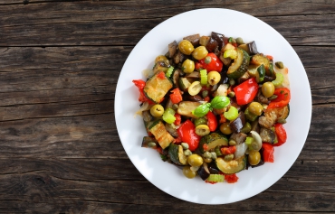 Carponata mit Rosinen und Oliven