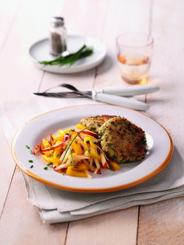 Graupenfrikadellen mit Apfel-Mango-Rohkost
