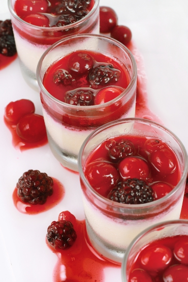 Pannacotta mit marinierten Beeren