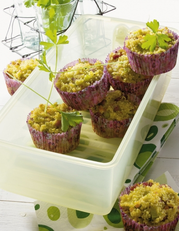 Couscous-Muffins mit Gemüse-Schinken-Würfeln