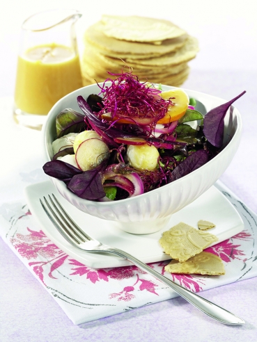 Mozzarella-Salat in Lila