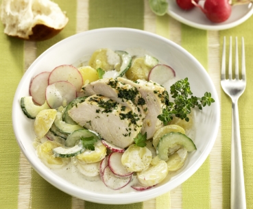 Warmer Kartoffelsalat mit marinierter Hähnchenbrust