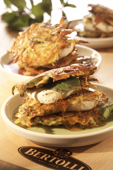 Zucchinipuffer mit Minze und Ziegenkäse