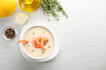 Eismeerkrabben in Buttermilch-Gurken-Suppe