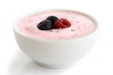 Buttermilch-Kaltschale mit Pfannkuchenstückchen