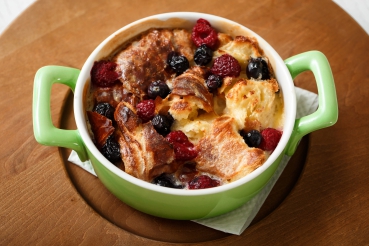 Johannis-Himbeer-Topfengratin mit Beerensorbet