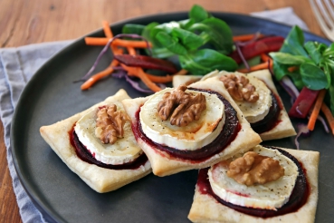 Gebackene Rote Bete mit Feldsalat, Ziegenkäse und Walnüssen