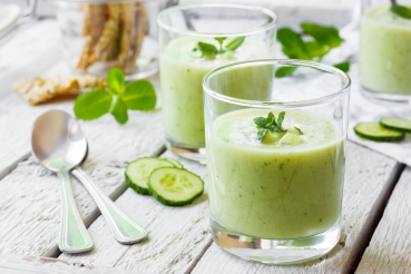 Geeiste Gurkensuppe mit Minze