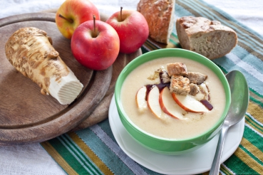 Apfel-Meerrettich-Suppe