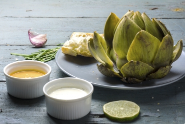 Artischocken mit 2 Dips (Rendezvous-Salat)